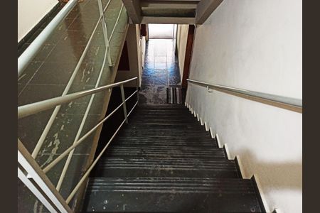 Apartamento para alugar com 45m², 2 quartos e 1 vagaHall de entrada - Escada