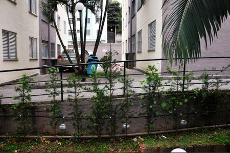 Apartamento para alugar com 45m², 2 quartos e 1 vagaCozinha e Área de Serviço vista 