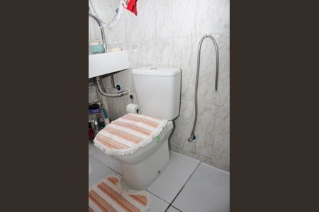 Casa à venda com 171m², 2 quartos e 2 vagasBanheiro Social