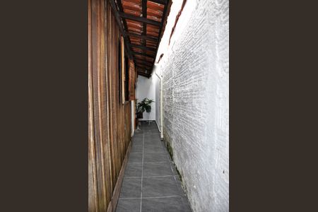 Casa à venda com 171m², 2 quartos e 2 vagasCorredor Externo