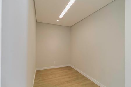 Casa à venda com 2104m², 4 quartos e 10 vagas Casa à venda com 2104m², 4 quartos e 10 vagasCloset da suíte 2