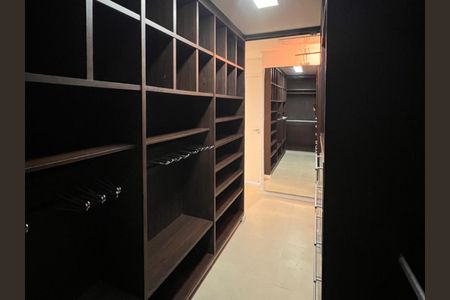 Apartamento para alugar com 160m², 2 quartos e 2 vagasCloset da suíte