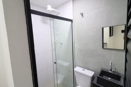 Banheiro de kitnet/studio para alugar com 1 quarto, 21m² em Presidente Altino, Osasco