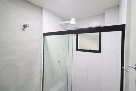 Banheiro de kitnet/studio para alugar com 1 quarto, 20m² em Presidente Altino, Osasco