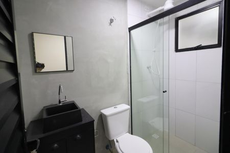 Banheiro de kitnet/studio para alugar com 1 quarto, 20m² em Presidente Altino, Osasco