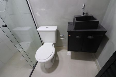 Banheiro Social de kitnet/studio para alugar com 1 quarto, 21m² em Presidente Altino, Osasco