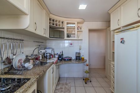 Apartamento à venda com 85m², 3 quartos e 2 vagas Apartamento à venda com 85m², 3 quartos e 2 vagasCozinha e Área de Serviço