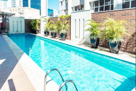 Piscina de apartamento para alugar com 2 quartos, 70m² em Liberdade, São Paulo