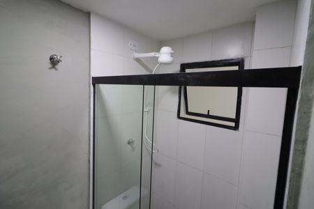 Banheiro de kitnet/studio para alugar com 1 quarto, 21m² em Presidente Altino, Osasco