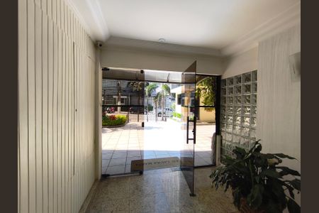 Apartamento à venda com 84m², 3 quartos e sem vaga Apartamento à venda com 84m², 3 quartos e sem vagaHall