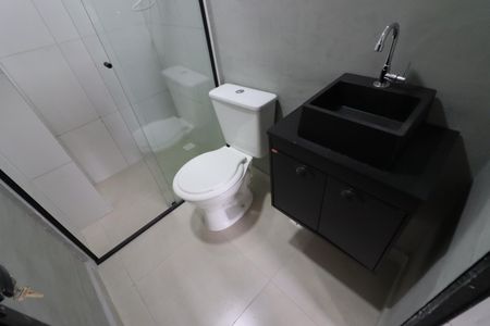 Banheiro de kitnet/studio para alugar com 1 quarto, 21m² em Presidente Altino, Osasco