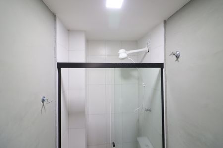Banheiro de kitnet/studio para alugar com 1 quarto, 21m² em Presidente Altino, Osasco