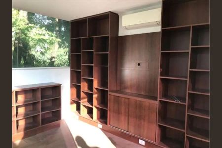 Casa para alugar com 259m², 3 quartos e 4 vagas