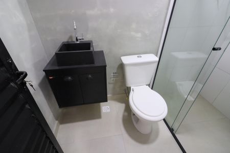 Banheiro de kitnet/studio para alugar com 1 quarto, 21m² em Presidente Altino, Osasco