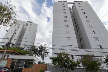 Apartamento à venda com 101m², 3 quartos e 2 vagasFachada