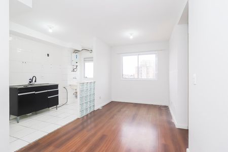 Sala de apartamento à venda com 2 quartos, 48m² em Vila Carmosina, São Paulo