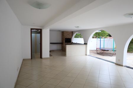 Casa à venda com 590m², 5 quartos e 4 vagasÁrea Externa