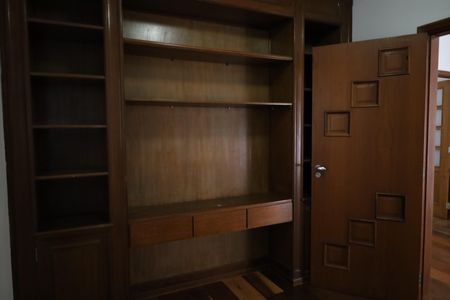 Casa à venda com 590m², 5 quartos e 4 vagasQuarto 1