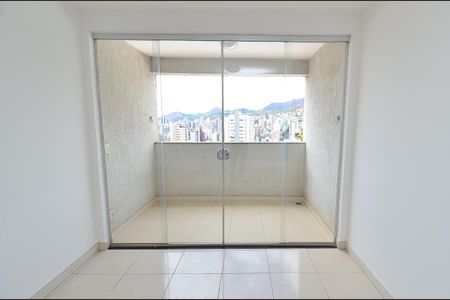 Apartamento à venda com 76m², 3 quartos e 2 vagasBanheiro social