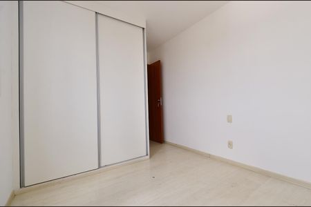 Apartamento à venda com 76m², 3 quartos e 2 vagasQuarto 2