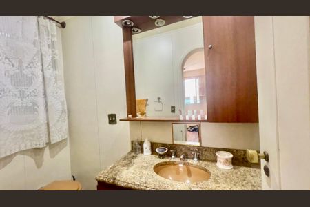 Apartamento à venda com 160m², 4 quartos e 2 vagas Apartamento à venda com 160m², 4 quartos e 2 vagasBanheiro