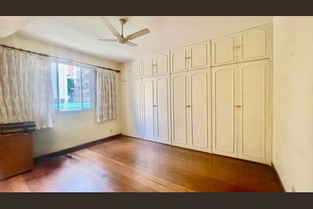 Apartamento à venda com 160m², 4 quartos e 2 vagas Apartamento à venda com 160m², 4 quartos e 2 vagasQuarto