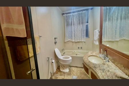 Apartamento à venda com 160m², 4 quartos e 2 vagas Apartamento à venda com 160m², 4 quartos e 2 vagasBanheiro