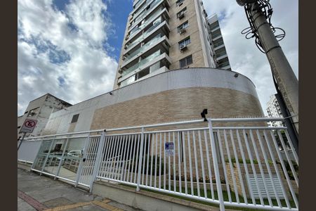 Apartamento à venda com 62m², 2 quartos e 2 vagasFachada + plaquinha