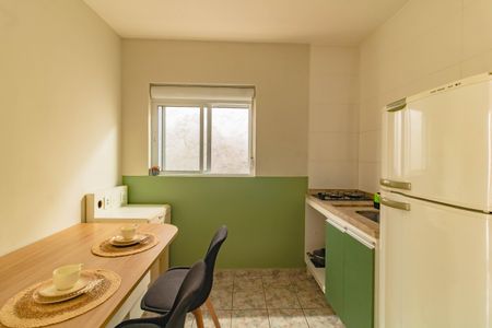 Cozinha de casa para alugar com 1 quarto, 45m² em Jardim Oriental, São Paulo