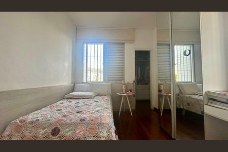 Apartamento à venda com 150m², 4 quartos e 2 vagasQuarto 