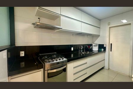 Apartamento à venda com 150m², 4 quartos e 2 vagasCozinha