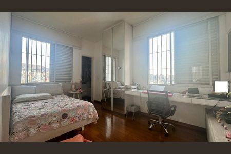 Apartamento à venda com 150m², 4 quartos e 2 vagasQuarto 