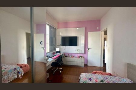 Apartamento à venda com 150m², 4 quartos e 2 vagasQuarto 