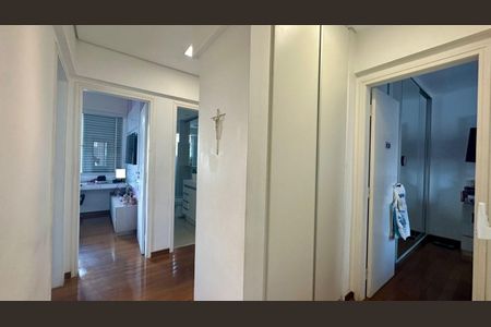 Apartamento à venda com 150m², 4 quartos e 2 vagasCorredor 