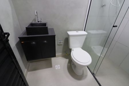 Banheiro de kitnet/studio para alugar com 1 quarto, 21m² em Presidente Altino, Osasco