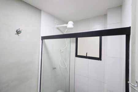 Banheiro de kitnet/studio para alugar com 1 quarto, 21m² em Presidente Altino, Osasco