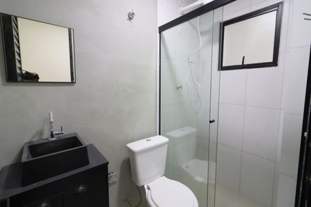 Banheiro de kitnet/studio para alugar com 1 quarto, 21m² em Presidente Altino, Osasco