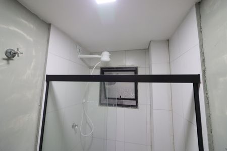 Banheiro de kitnet/studio para alugar com 1 quarto, 21m² em Presidente Altino, Osasco