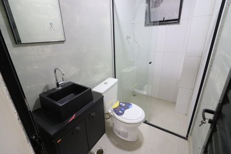 Banheiro de kitnet/studio para alugar com 1 quarto, 21m² em Presidente Altino, Osasco