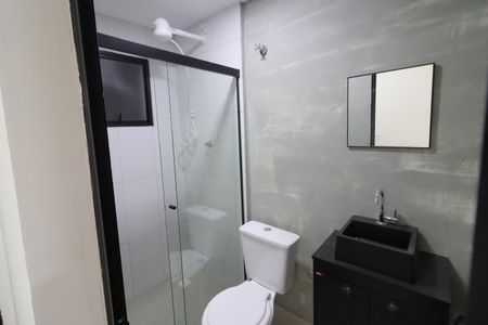 Banheiro Social de kitnet/studio para alugar com 1 quarto, 21m² em Presidente Altino, Osasco