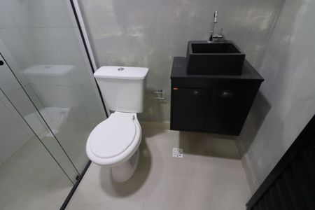 Banheiro Social de kitnet/studio para alugar com 1 quarto, 21m² em Presidente Altino, Osasco
