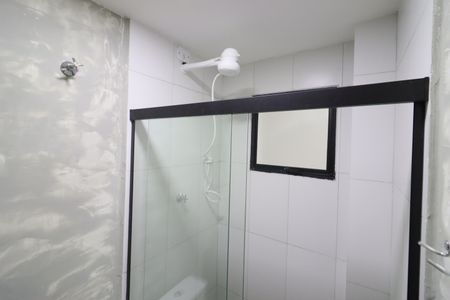 Banheiro Social de kitnet/studio para alugar com 1 quarto, 21m² em Presidente Altino, Osasco