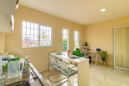 Sala/Cozinha de casa para alugar com 1 quarto, 35m² em Jardim Oriental, São Paulo