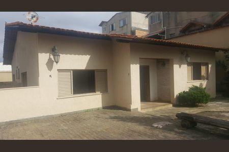 Casa à venda com 220m², 3 quartos e 2 vagas