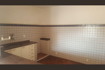 Casa à venda com 220m², 3 quartos e 2 vagas