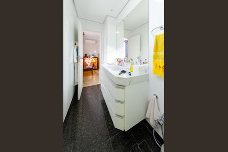 Apartamento à venda com 119m², 3 quartos e 1 vaga Apartamento à venda com 119m², 3 quartos e 1 vagaBanheiro suíte