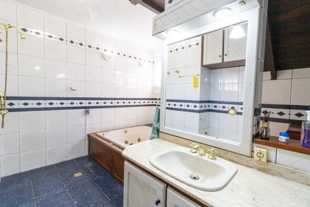 Casa para alugar com 300m², 3 quartos e 4 vagas Casa para alugar com 300m², 3 quartos e 4 vagasBanheiro da Suíte