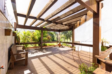 Casa para alugar com 300m², 3 quartos e 4 vagas Casa para alugar com 300m², 3 quartos e 4 vagasPiscina Coberta