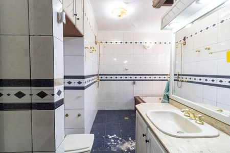 Casa para alugar com 300m², 3 quartos e 4 vagas Casa para alugar com 300m², 3 quartos e 4 vagasBanheiro da Suíte