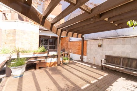 Casa para alugar com 300m², 3 quartos e 4 vagas Casa para alugar com 300m², 3 quartos e 4 vagasPiscina Coberta